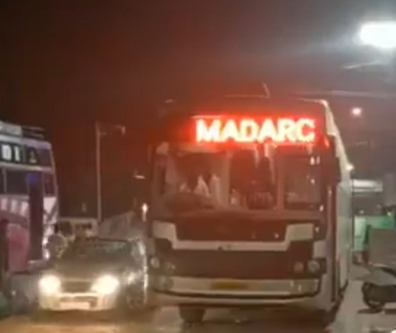 <p>Cuss word saying ‘mother****er Sukheja’ in Hindi flashes on bus’s LED</p>