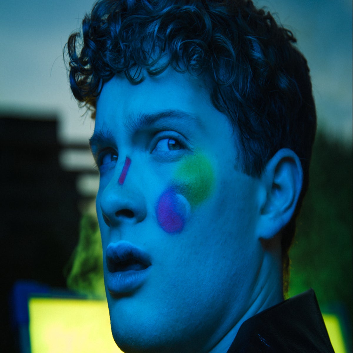 Premium Photo  A man with white and blue face paint