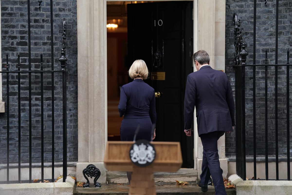 Liz Truss news – live: Boris Johnson ‘flying back from holiday’ as Tory leadership race begins