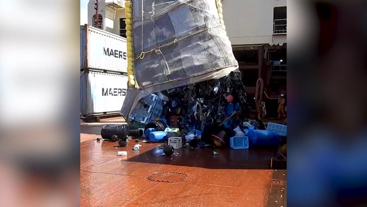Clean-up pulls in 10 tonnes of rubbish from Pacific Ocean in shocking video