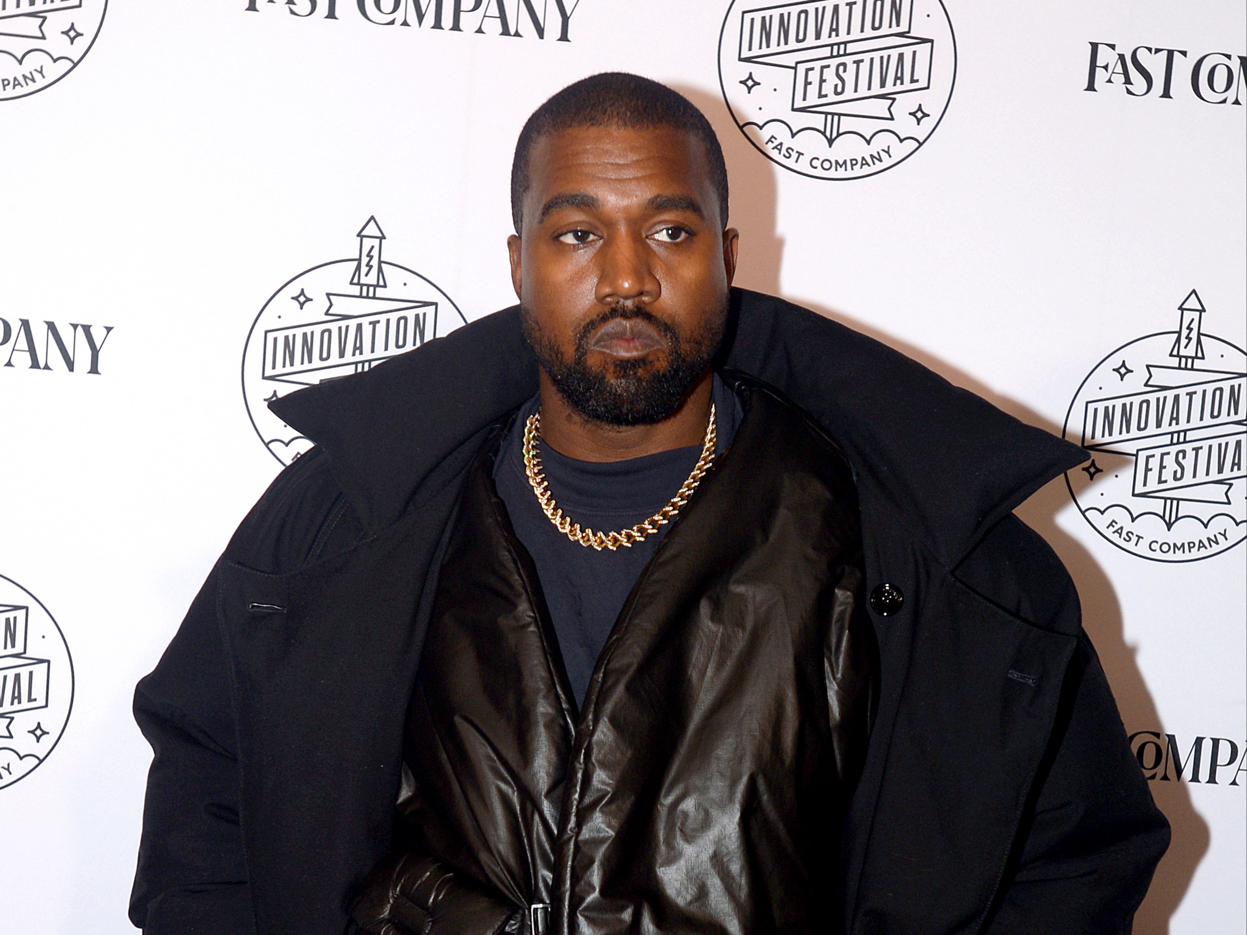 mekanisk skarpt Jeg accepterer det Kanye West loses billionaire status after Adidas ends Yeezy partnership,  according to Forbes | The Independent