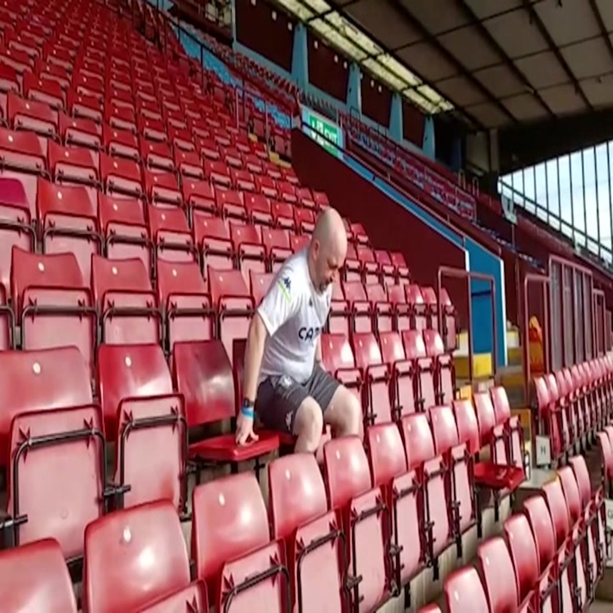 Villa Park Watch Man Utd Villa Football Fan Spends 35 Hours