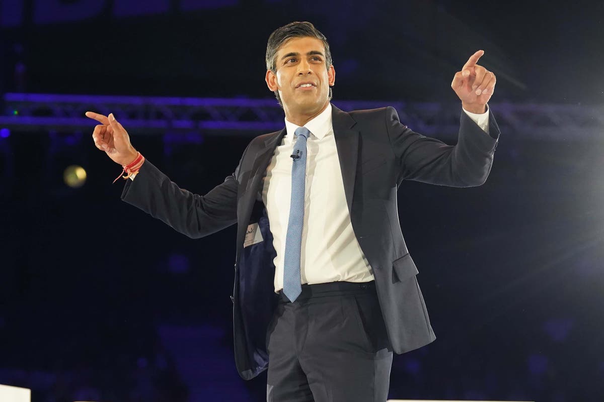 Rishi Sunak &lsquo;first contender to pass threshold of 100 Tory MPs&rsquo;