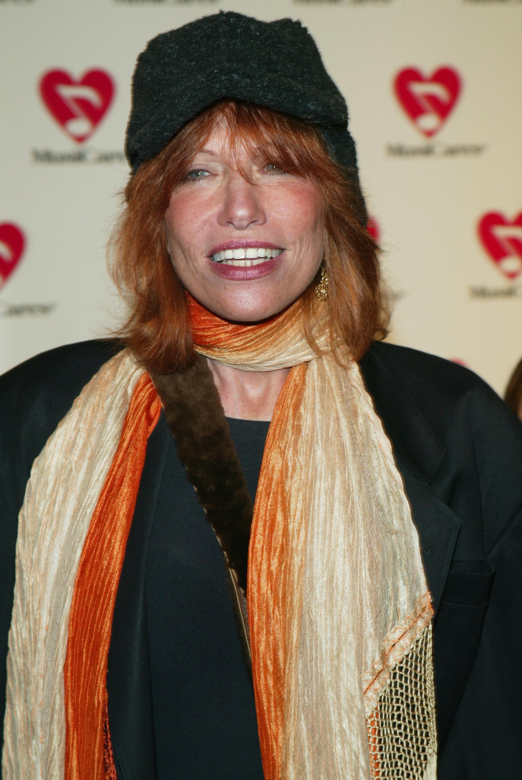 Singer Carly Simon ‘loses both sisters to cancer one day apart’ | The ...