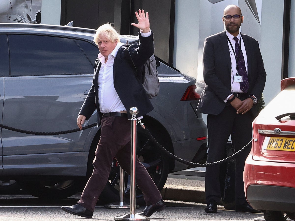 Boris Johnson news – live: Former PM lands in UK as Rishi Sunak leads race to No 10