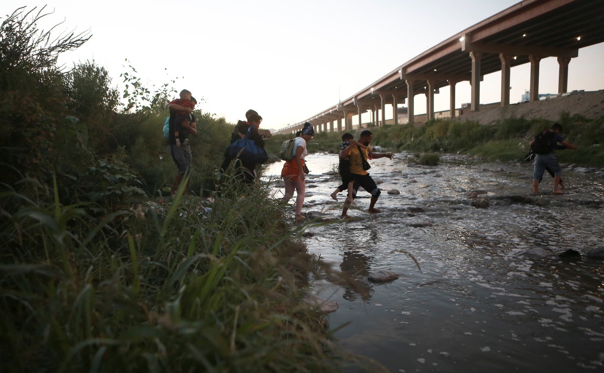 Meksika'dan ABD'ye yasadışı sınır geçişleri yıllık rekor seviyeye ulaştı