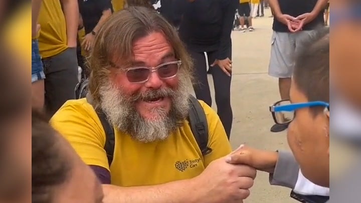 <p>Jack Black serenades young fan with favourite School of Rock song</p>