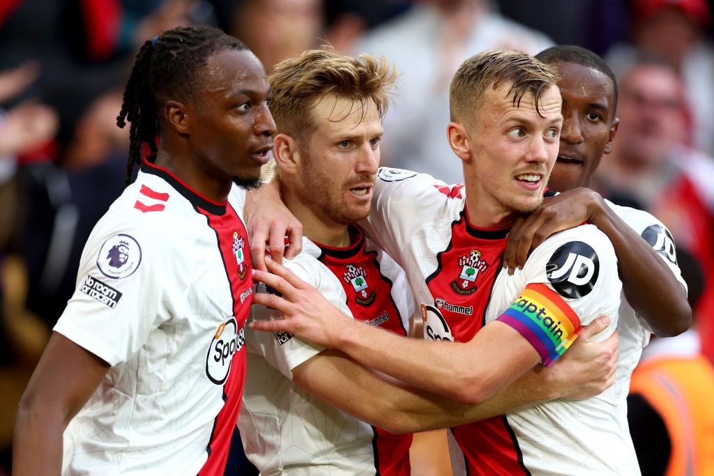 Stuart Armstrong of Southampton celebrates with teammates after his second-half equaliser against Arsenal