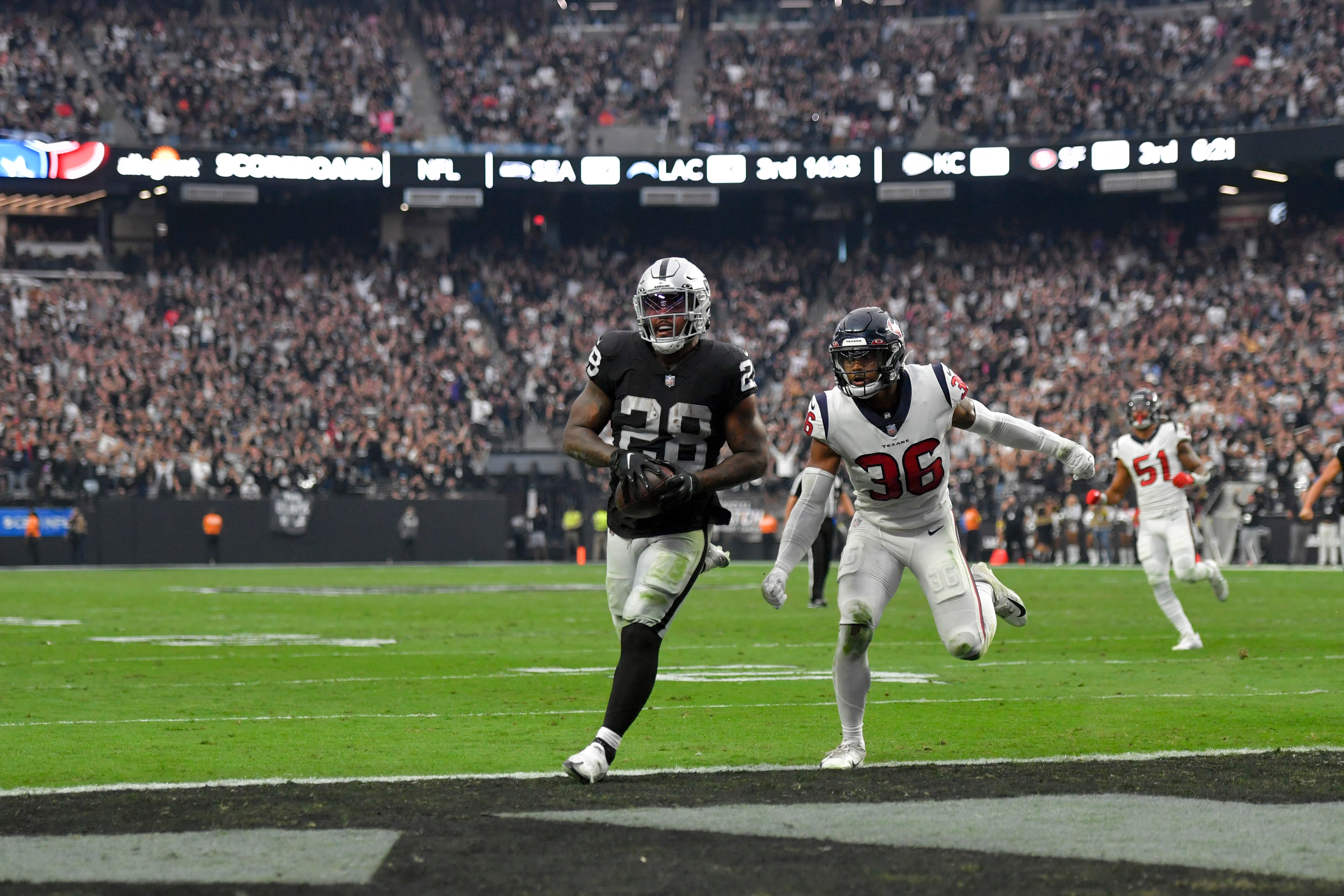 Jacobs Brilla Por Raiders, Que Se Imponen 38-20 A Texans | Independent ...