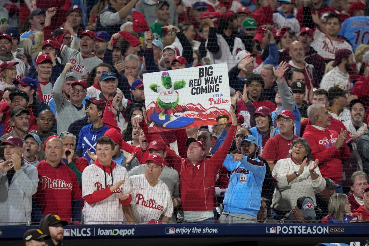 Phillies Fan Goes Viral Giving A Lap Dance In The Stands