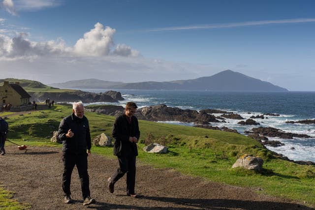 <p>Martin McDonagh and Colin Farrell on set of the film The Banshees of Inisherin</p>