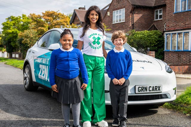 Konnie Huq explains the Green Car Cross Code to schoolchildren (ZenAutos/PA)