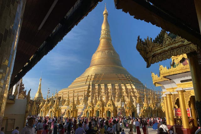 <p>Buddhist devotees visit Shwedagon pagoda to mark the full moon of the Thadingyut festival </p>