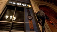 Parkour athletes shut down Paris shop front lights to combat energy waste