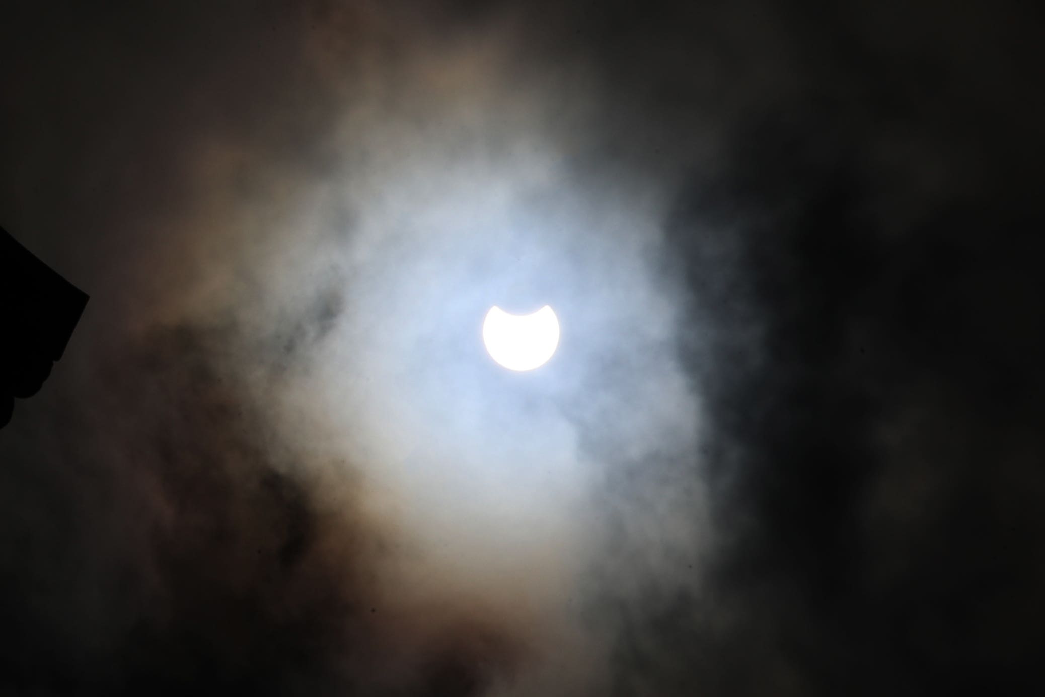 Лунное затмение 2025. Солнечное затмение глаз. Sun Eclipse. Partial Solar Eclipse. Flash Round Calamity.