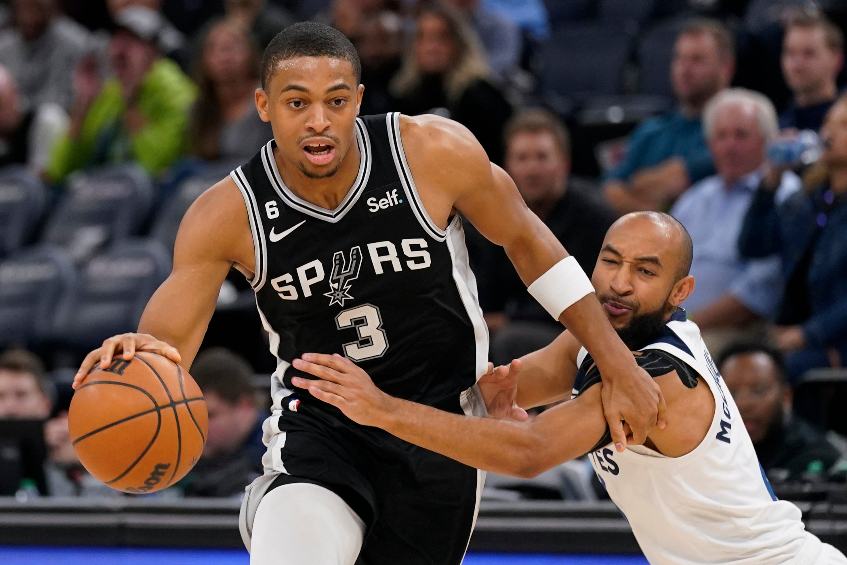 Vassell, Poeltl Ayudan A Que Los Spurs Aplasten A Twolves | Independent ...