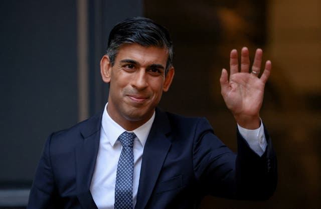 <p>New leader of Britain's Conservative Party Rishi Sunak waves outside the party's headquarters in London, Britain</p>