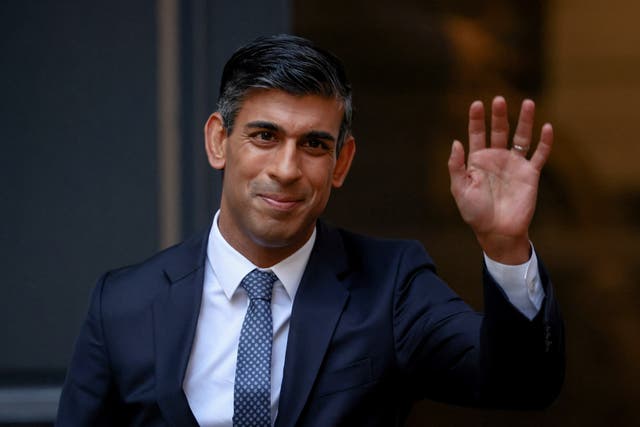 <p>New leader of Britain's Conservative Party Rishi Sunak waves outside the party's headquarters in London, Britain</p>
