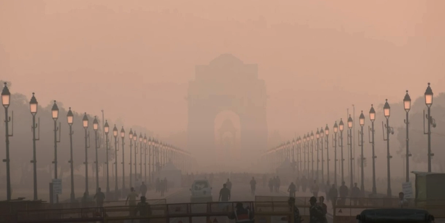 <p>A view of India Gate covered in smog in the heart of New Delhi after a day of Diwali celebrations. The AQI plummeted to its lowest this season on Tuesday morning</p>