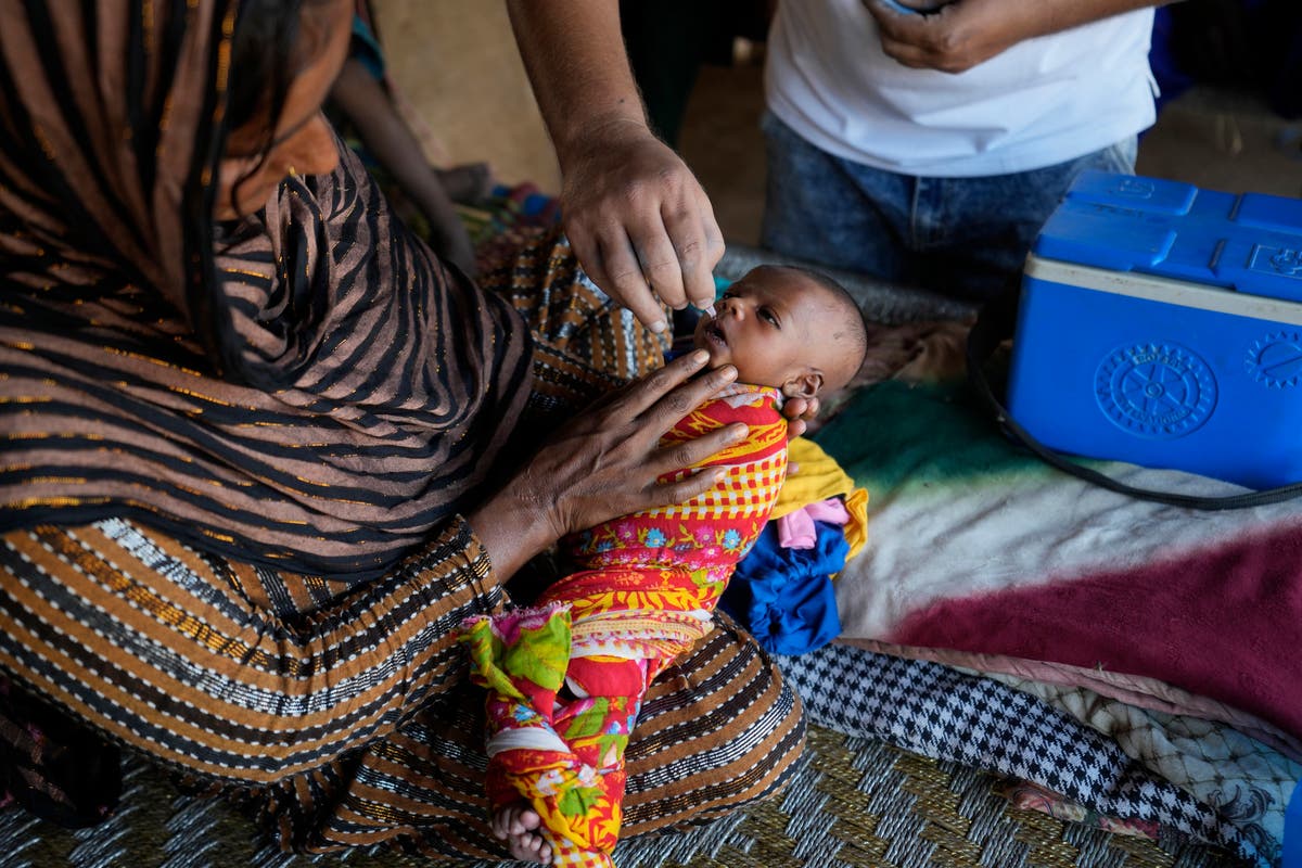 Pakistan says gunmen killed policeman guarding polio workers Pakistan says gunmen killed policeman guarding polio workers