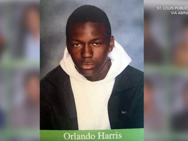 El presunto tirador de la escuela de St Louis, Orlando Harris, se ve en una foto del anuario