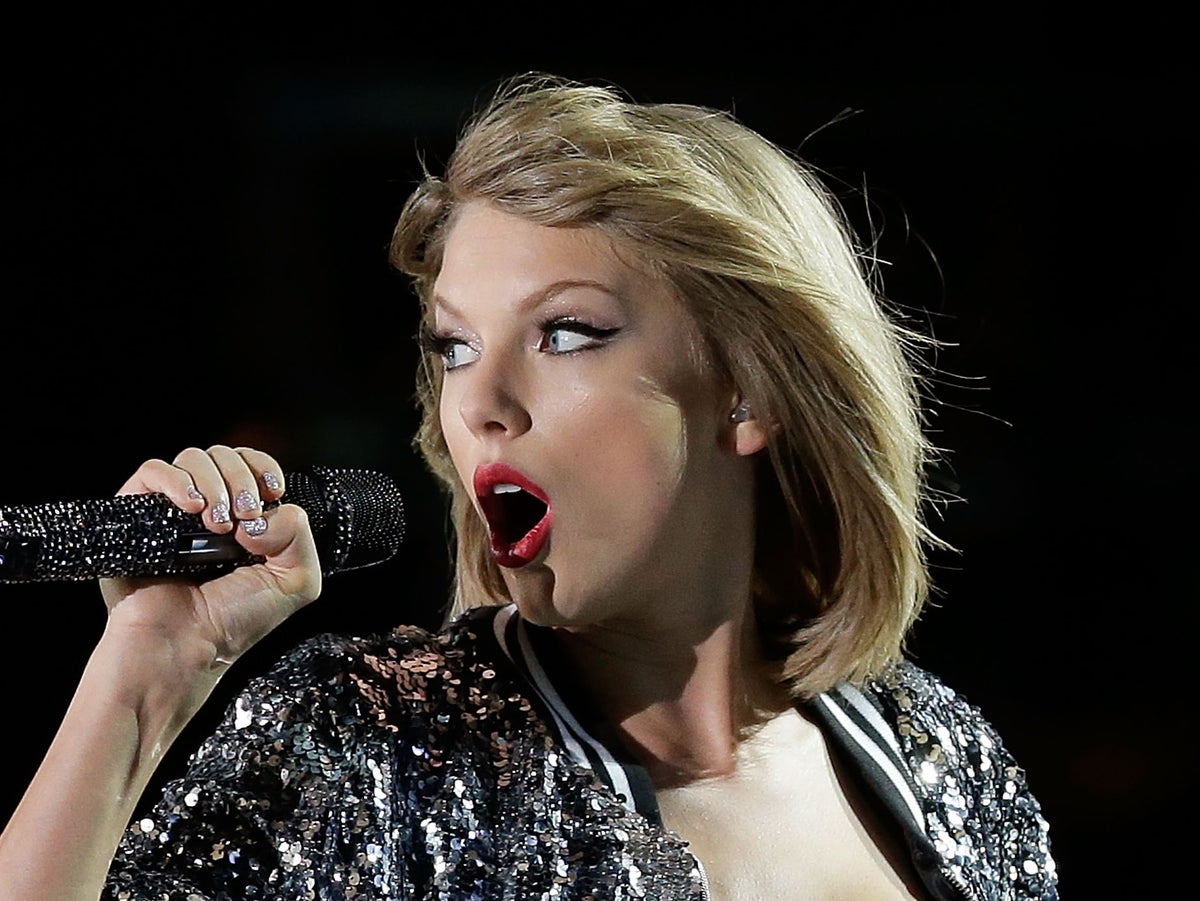 Taylor Swift makes surprise appearance at Bon Iver’s London show to perform ‘Exile’
