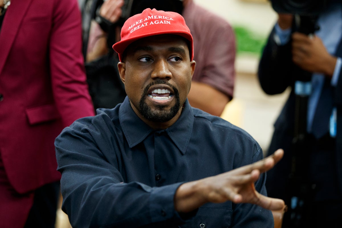 Kanye West, Skechers California merkezinden kovuldu