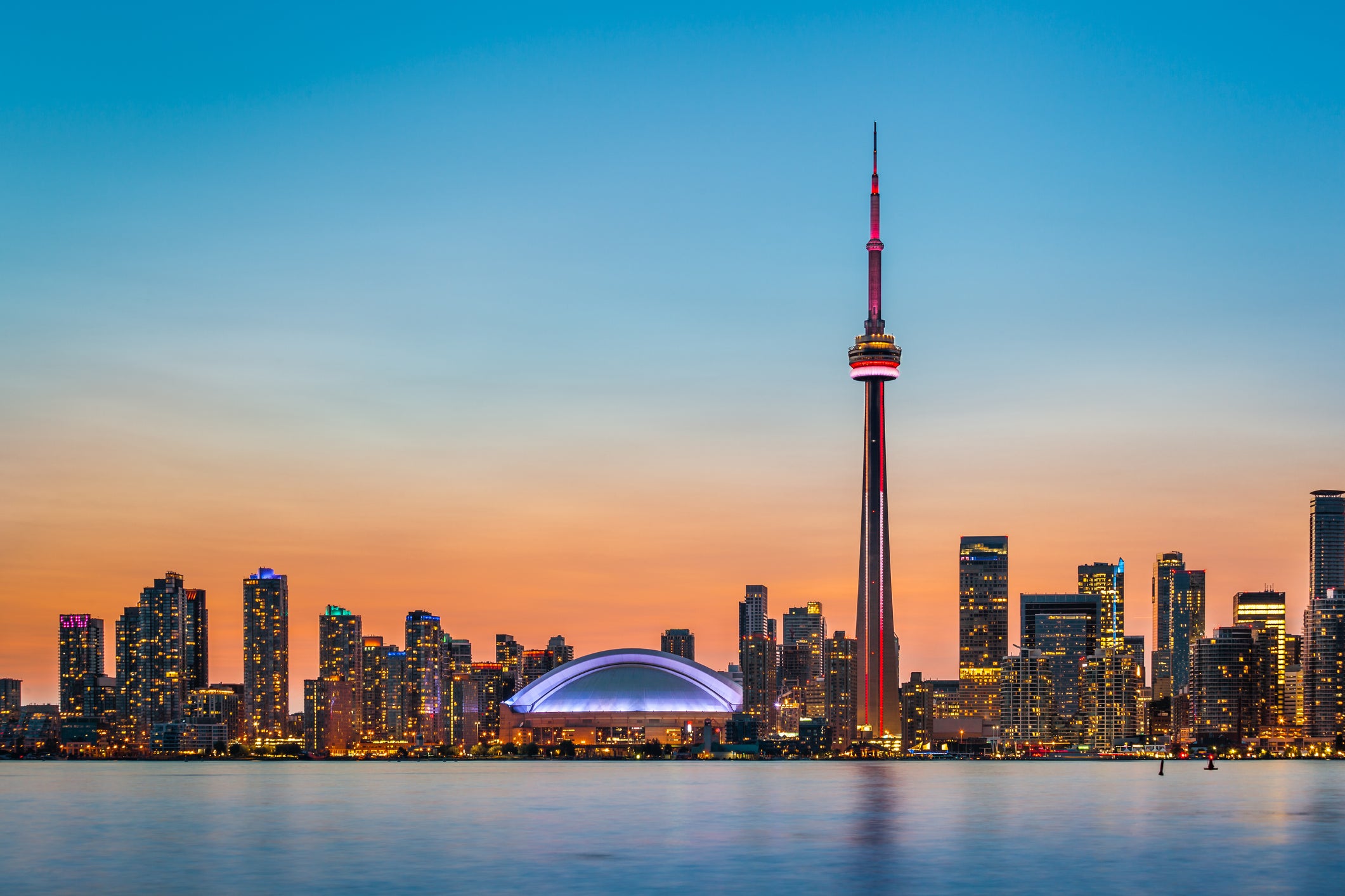 O icônico horizonte e o cenário cultural inspirador são apenas dois fatores que contribuem para a excelente reputação global de Toronto.