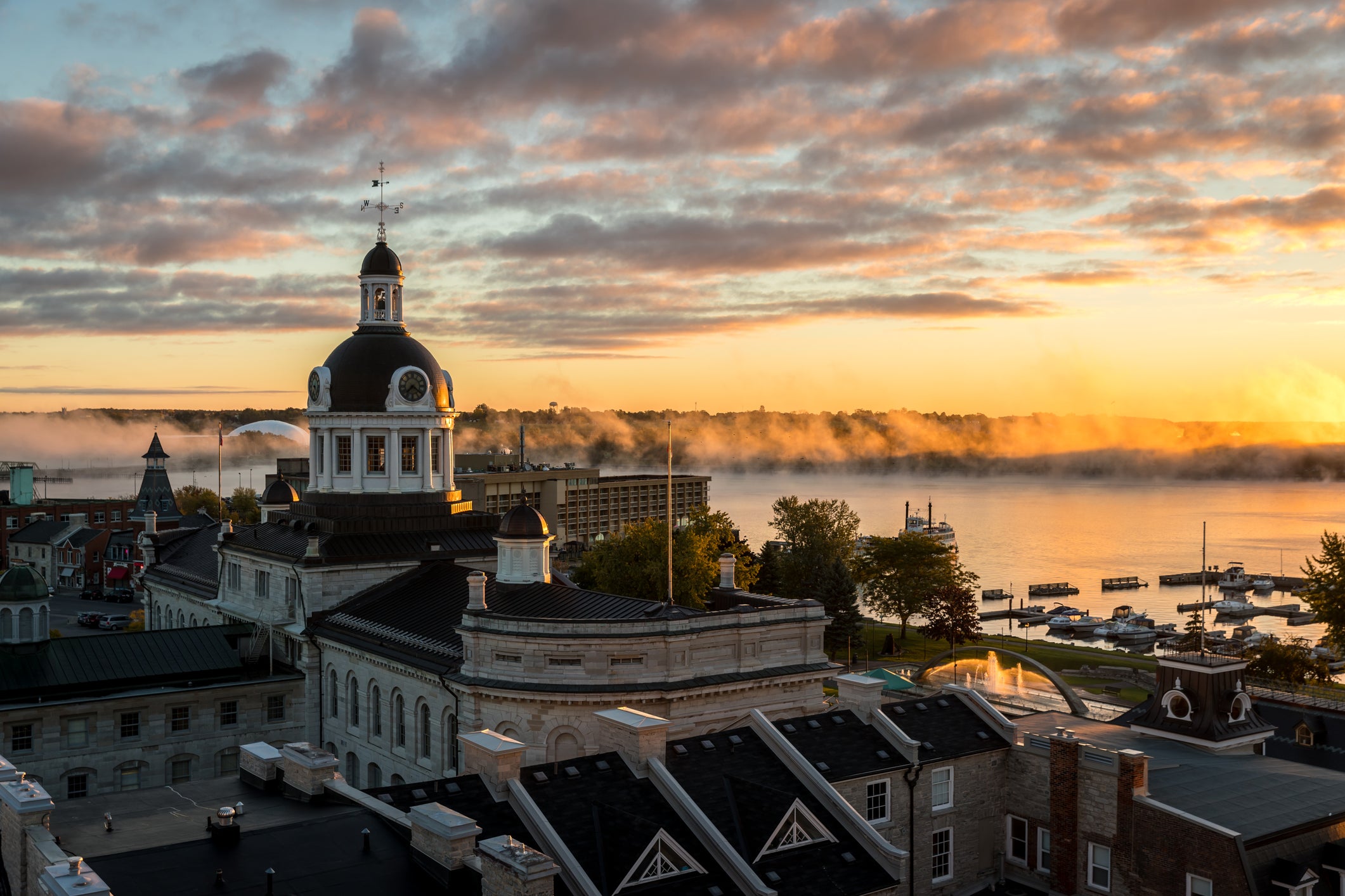 The city hall of Kingston lies at the heart of this culturally fascinating destination