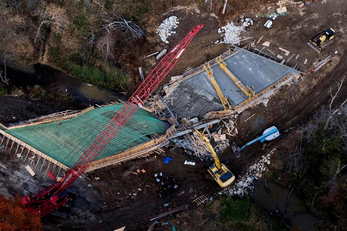 1 construction worker dies in bridge collapse in Missouri | The Independent
