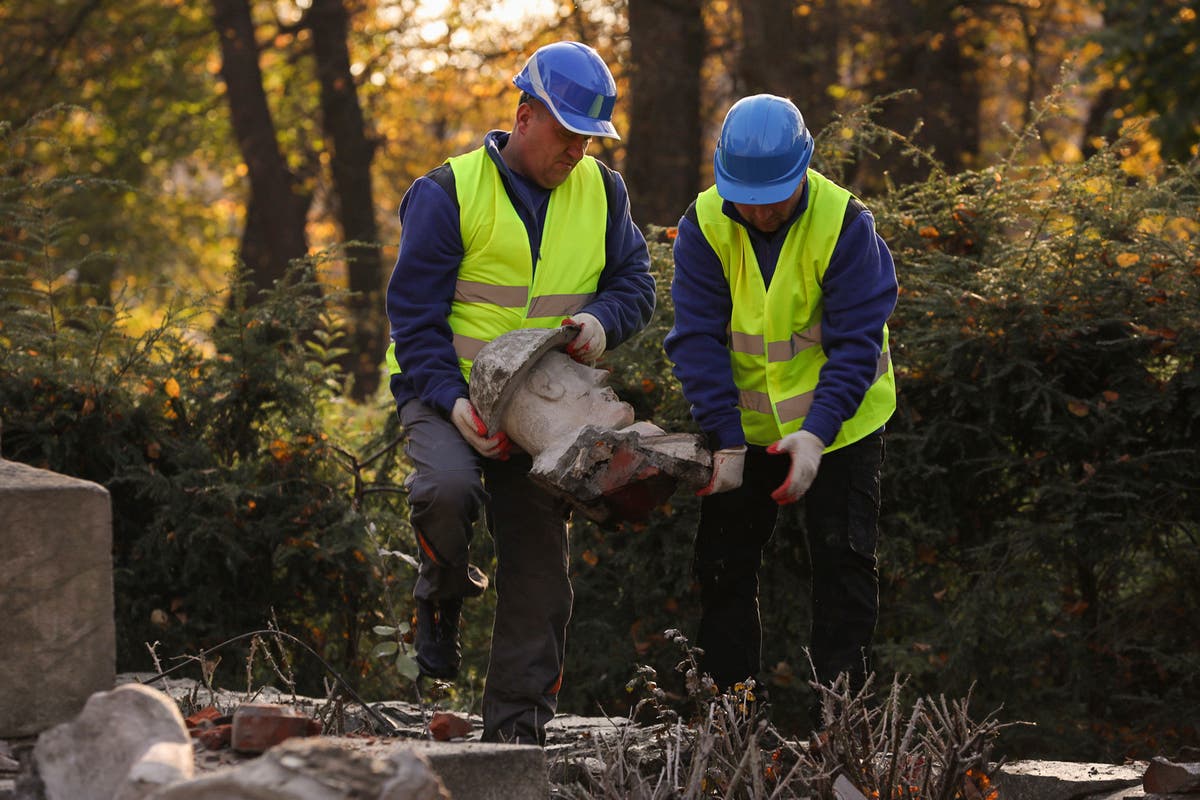 Poland removes four communist-era Soviet Red Army monuments