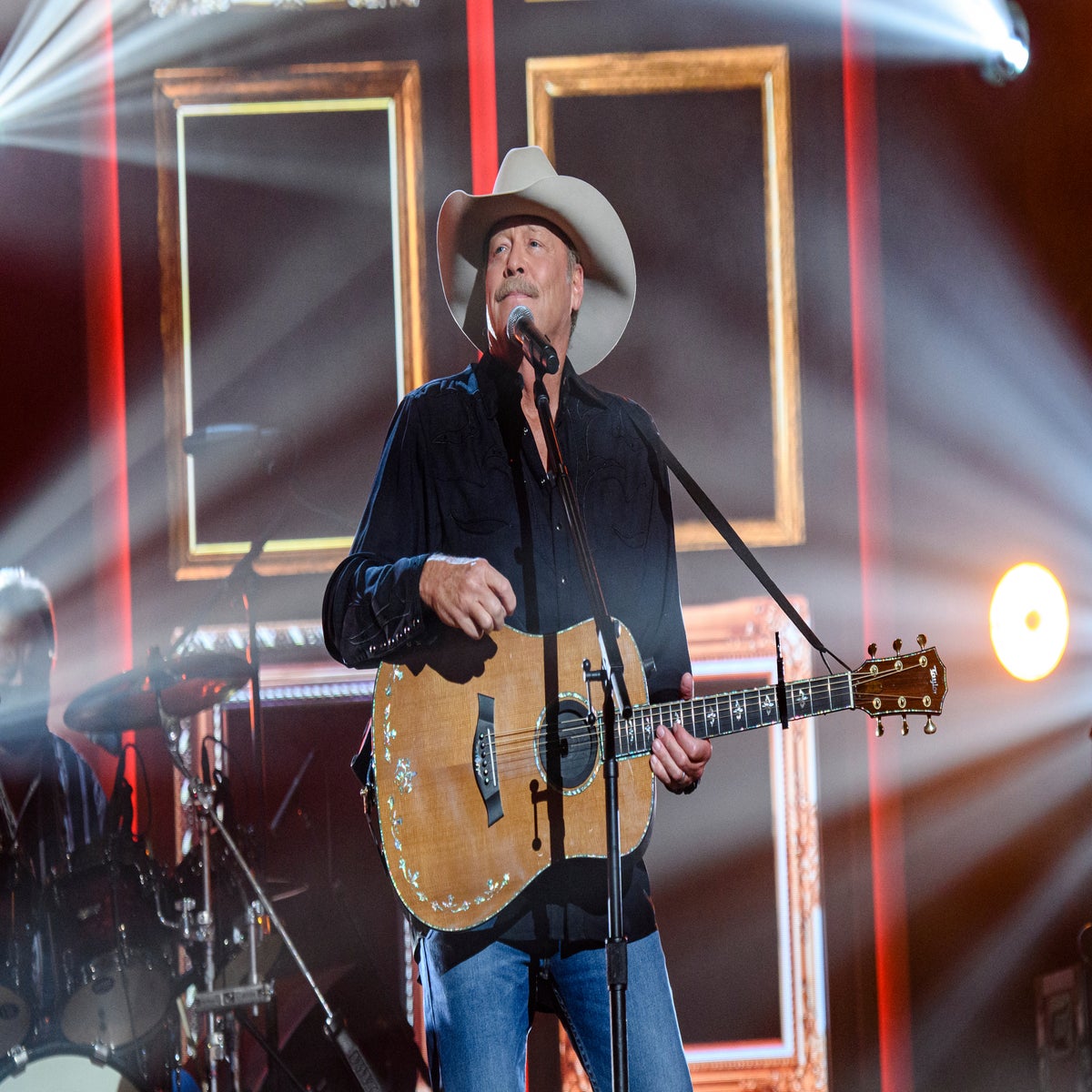 I'm So Blessed': Alan Jackson Accepts CMA Lifetime Achievement Award