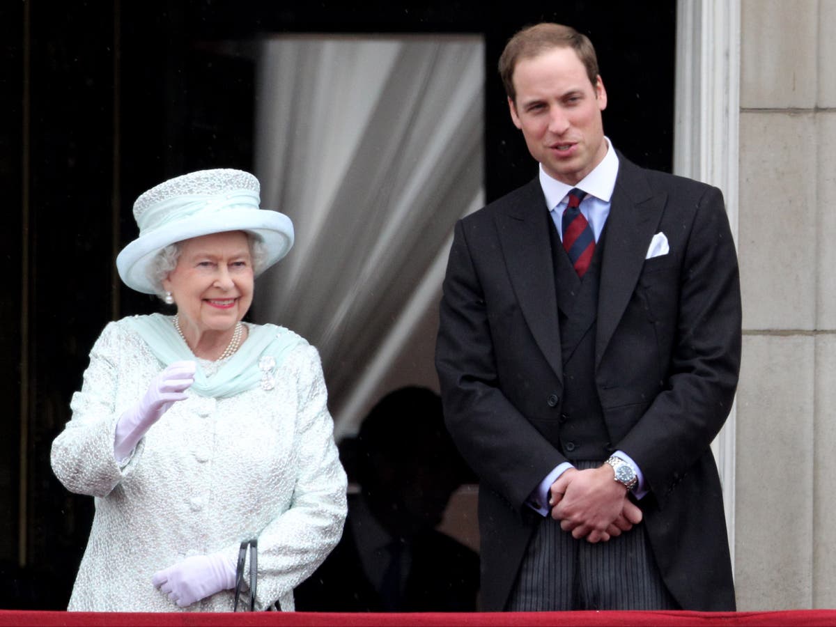 Queen Elizabeth&rsquo;s sweet handwritten note to Prince William goes viral: &lsquo;Granny&rsquo;