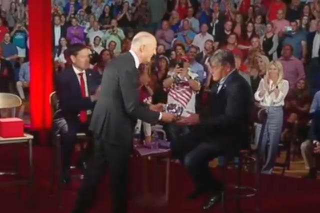 <p>Sean Hannity received an award from the GOP during a town hall in Florida</p>