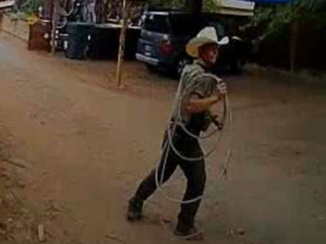 <p>A Utah sheriff’s deputy is seen searching for a Black shoplifting suspect with a lasso</p>