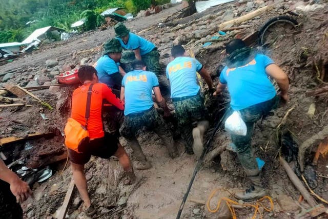 <p>Rescuers retrieve bodies amid landslides caused by tropical storm Nalgae in Maguindanao province, southern Philippines </p>