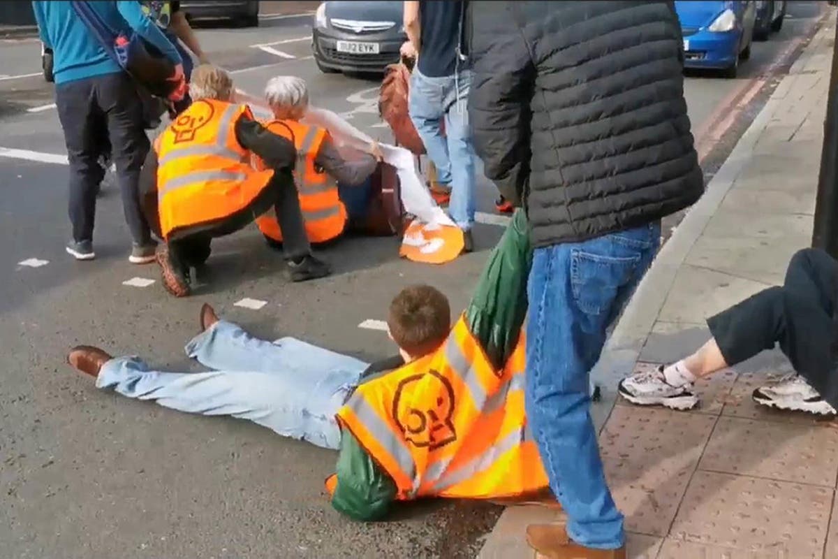 Police urge public not to &lsquo;directly intervene&rsquo; to move Just Stop Oil protesters