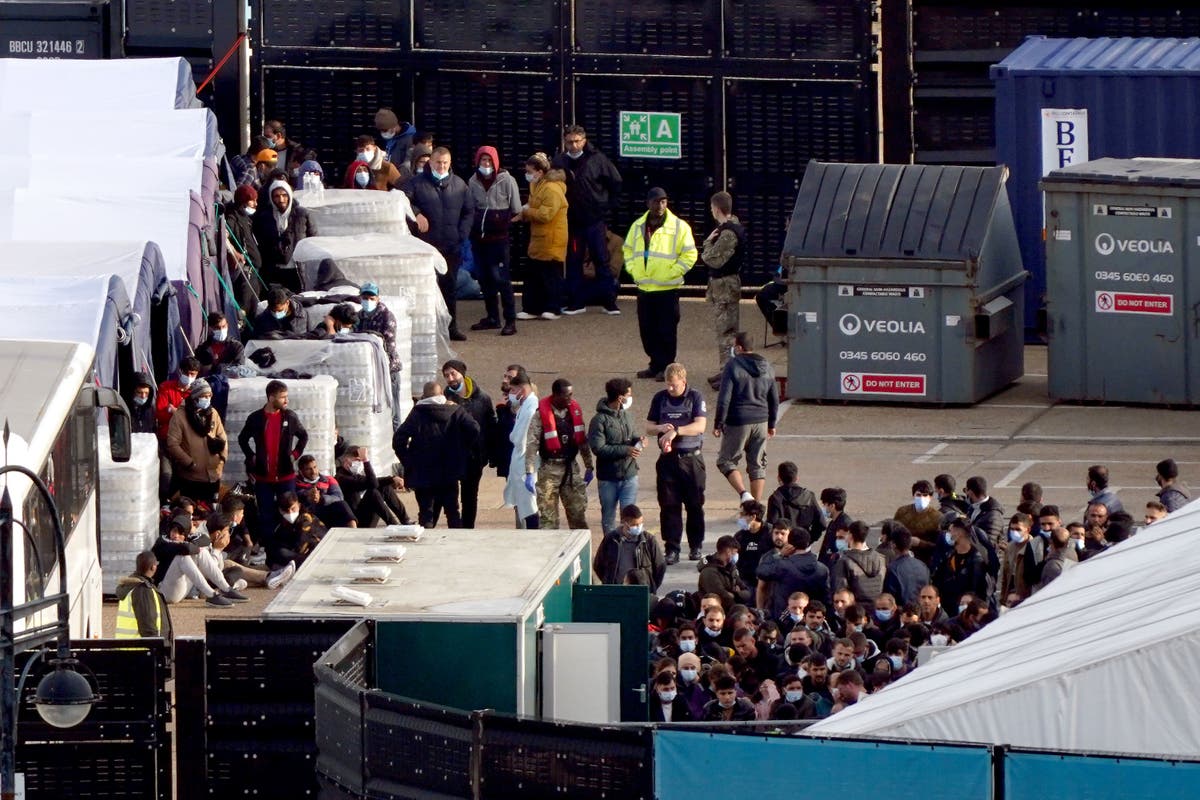 Immigration minister visits Kent migrant facility amid growing safety concerns