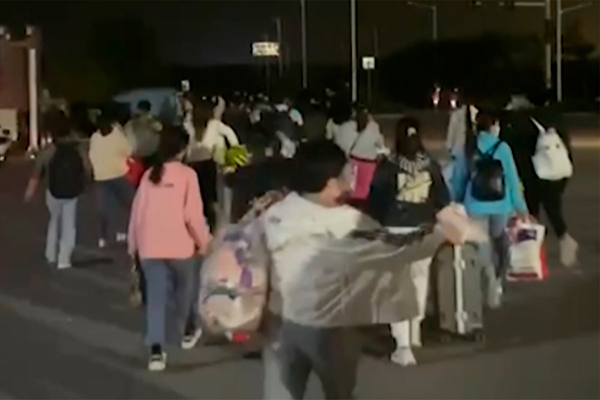 Workers flee Covid lockdown at Apple iPhone factory in China’s Zhengzhou
