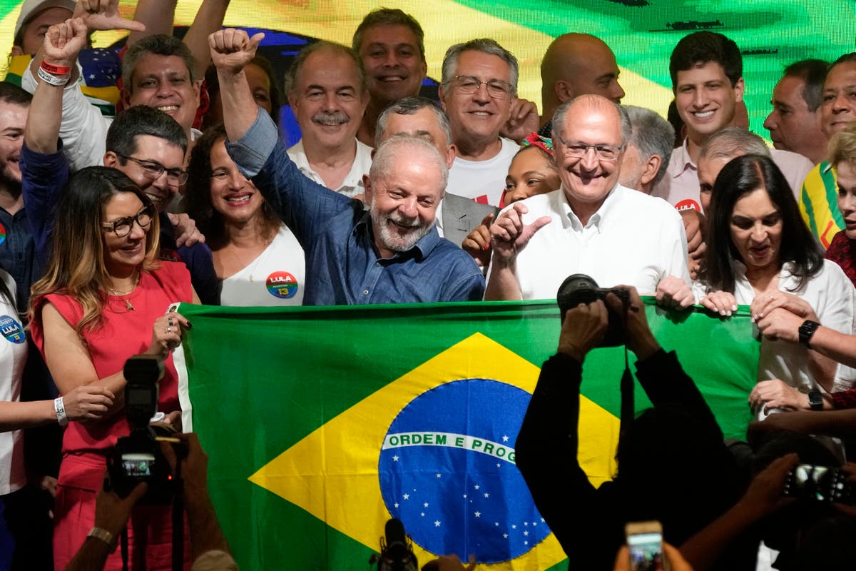 Lula defeats Bolsonaro to complete stunning comeback as Brazilian president