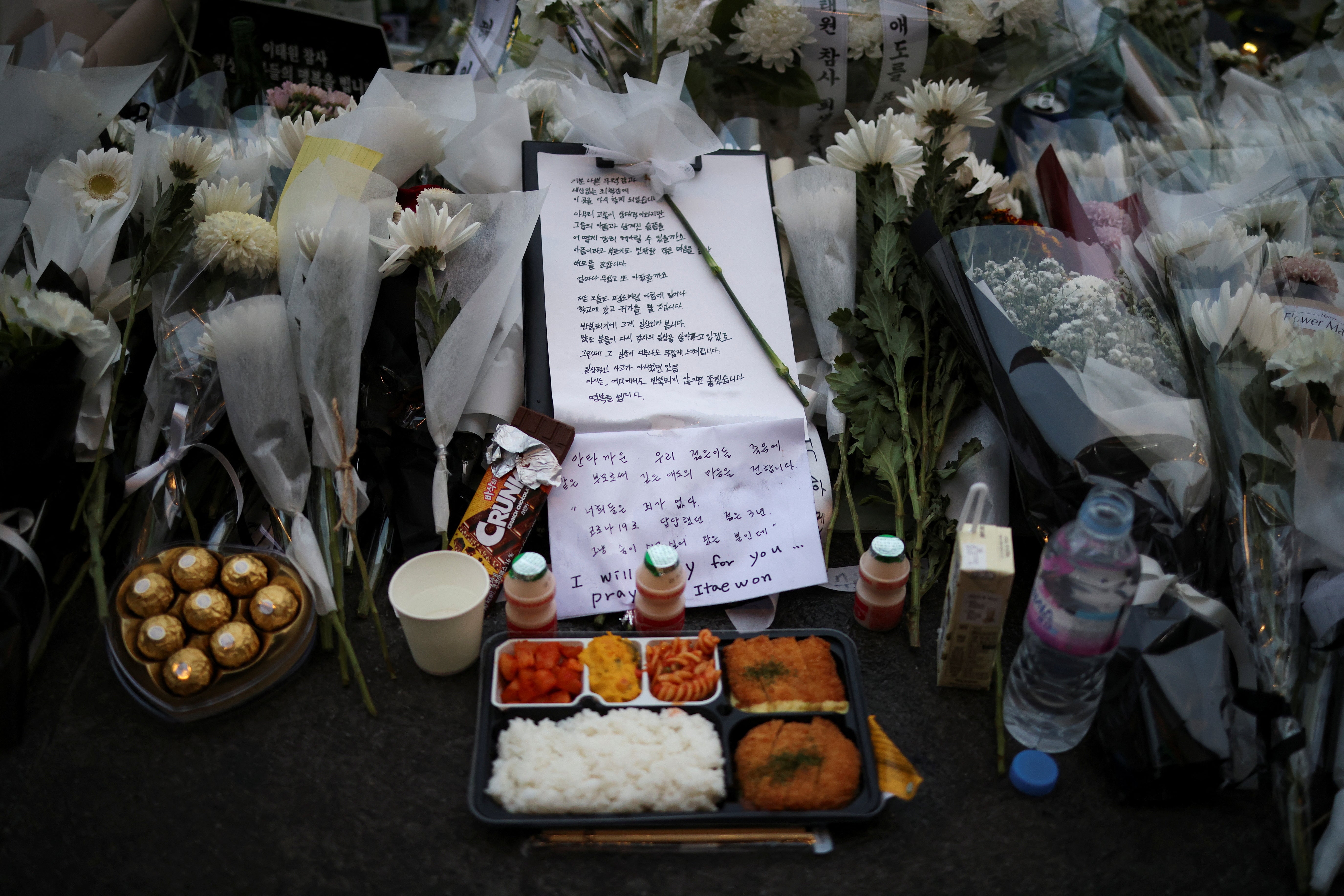 Meaningful notes and food left in tribute for those crushed in Itaewon