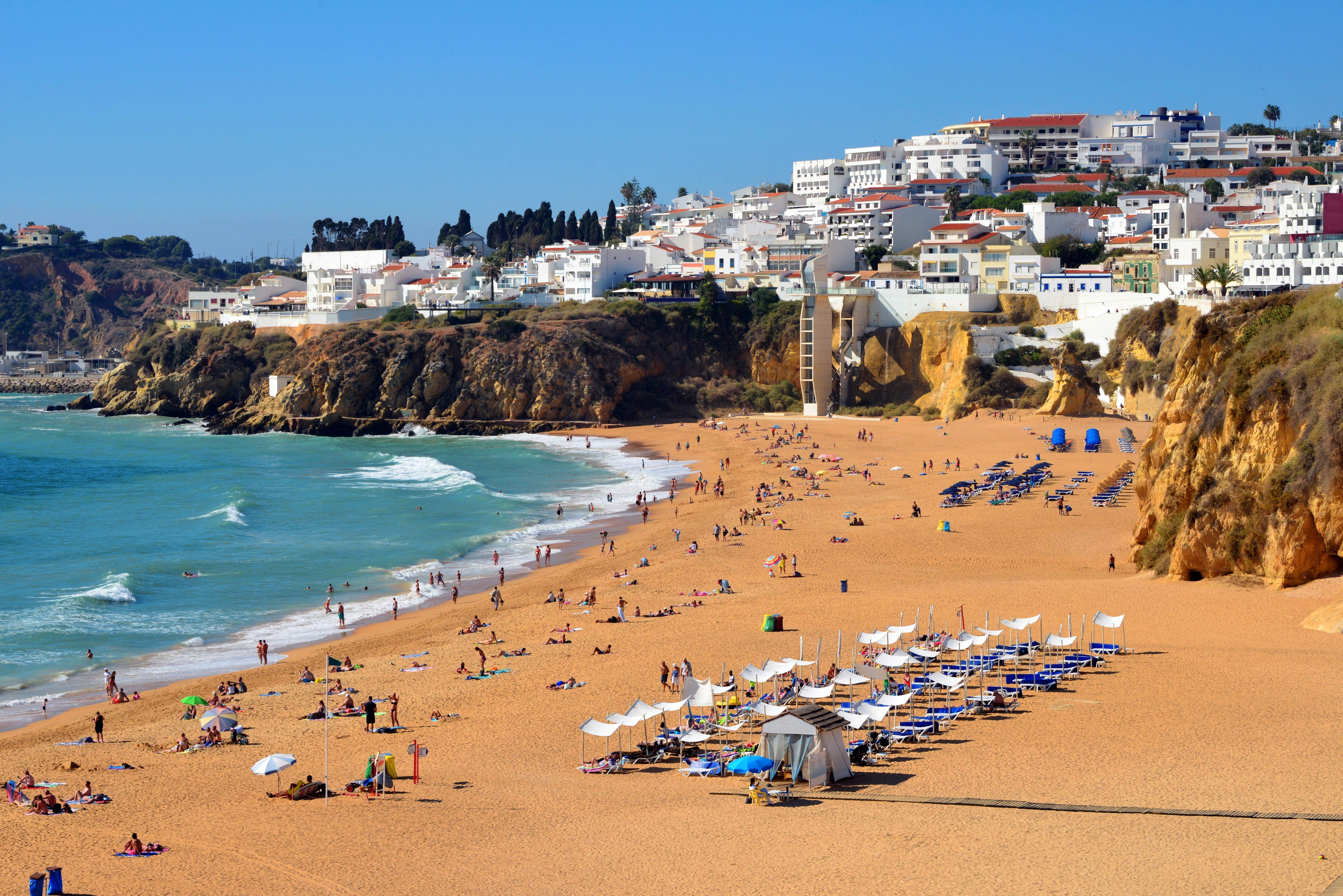 Logisk plisseret Inspektør British tourist dies after falling ill on Portugal beach | The Independent