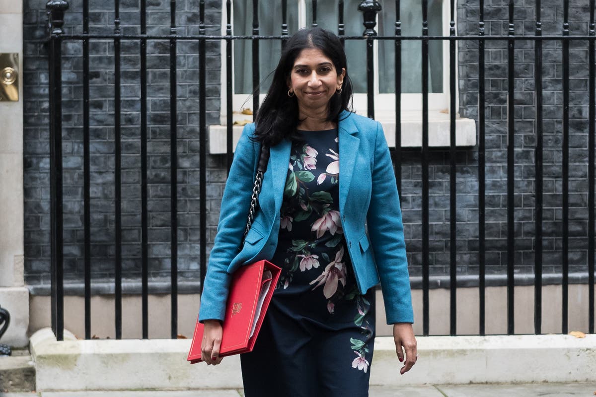 Rishi Sunak has ‘full confidence’ in beleaguered home secretary Suella Braverman