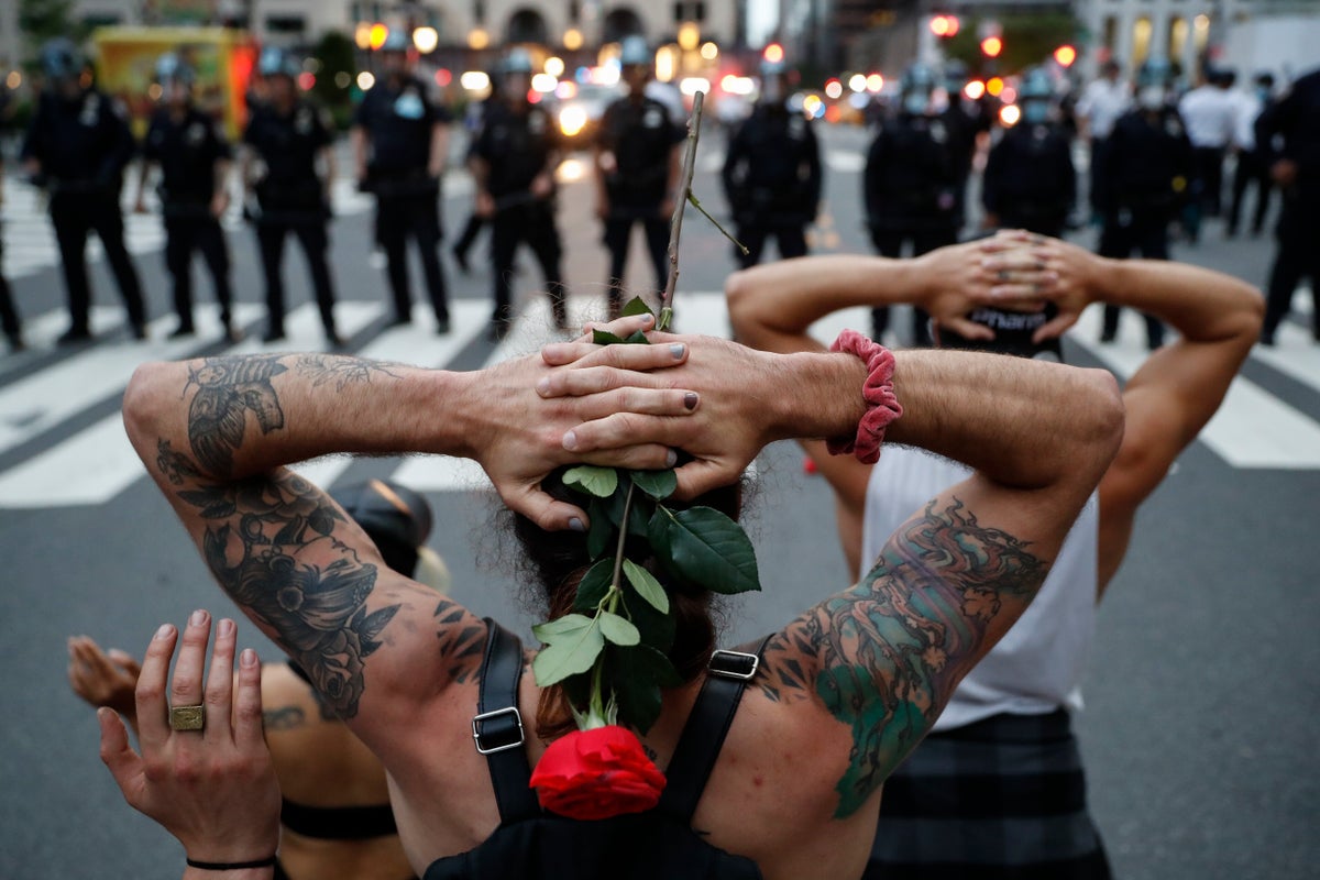 New York polisi George Floyd protestocularını taciz etti, inceleme bulguları