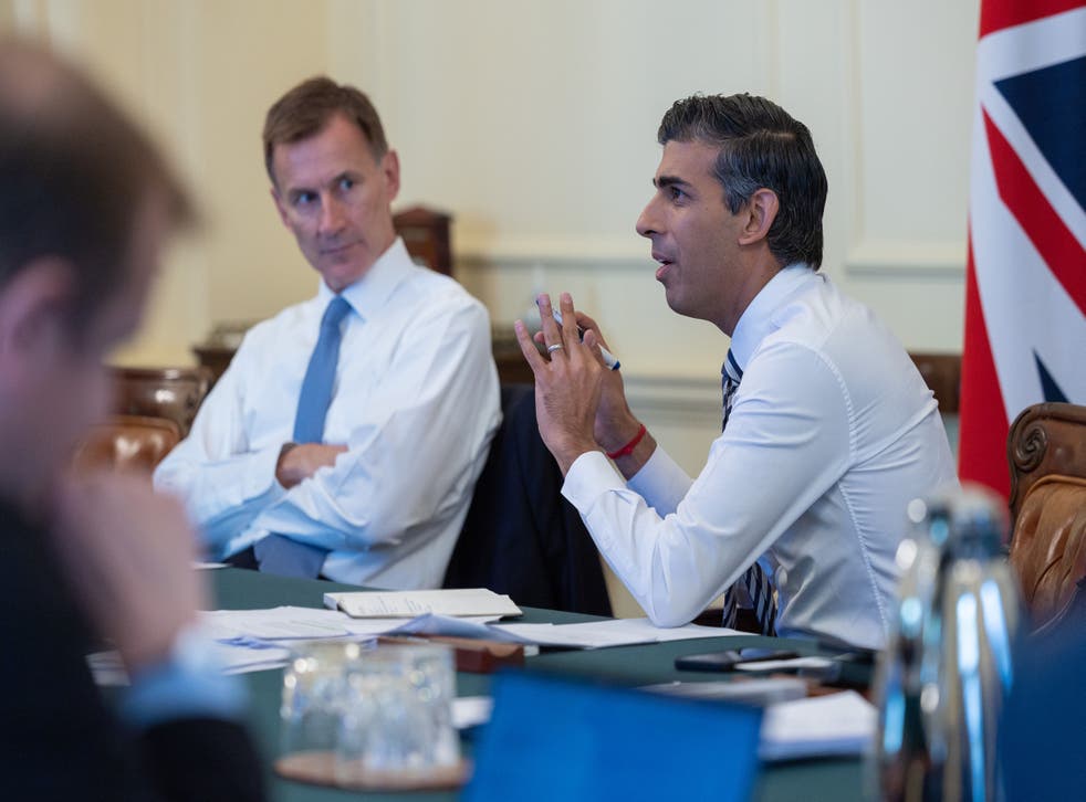 <p>Ο Rishi Sunak και ο Jeremy Hunt καθυστέρησαν τη δημοσιονομική ανακοίνωση από το Halloween έως τον Νοέμβριο </p>