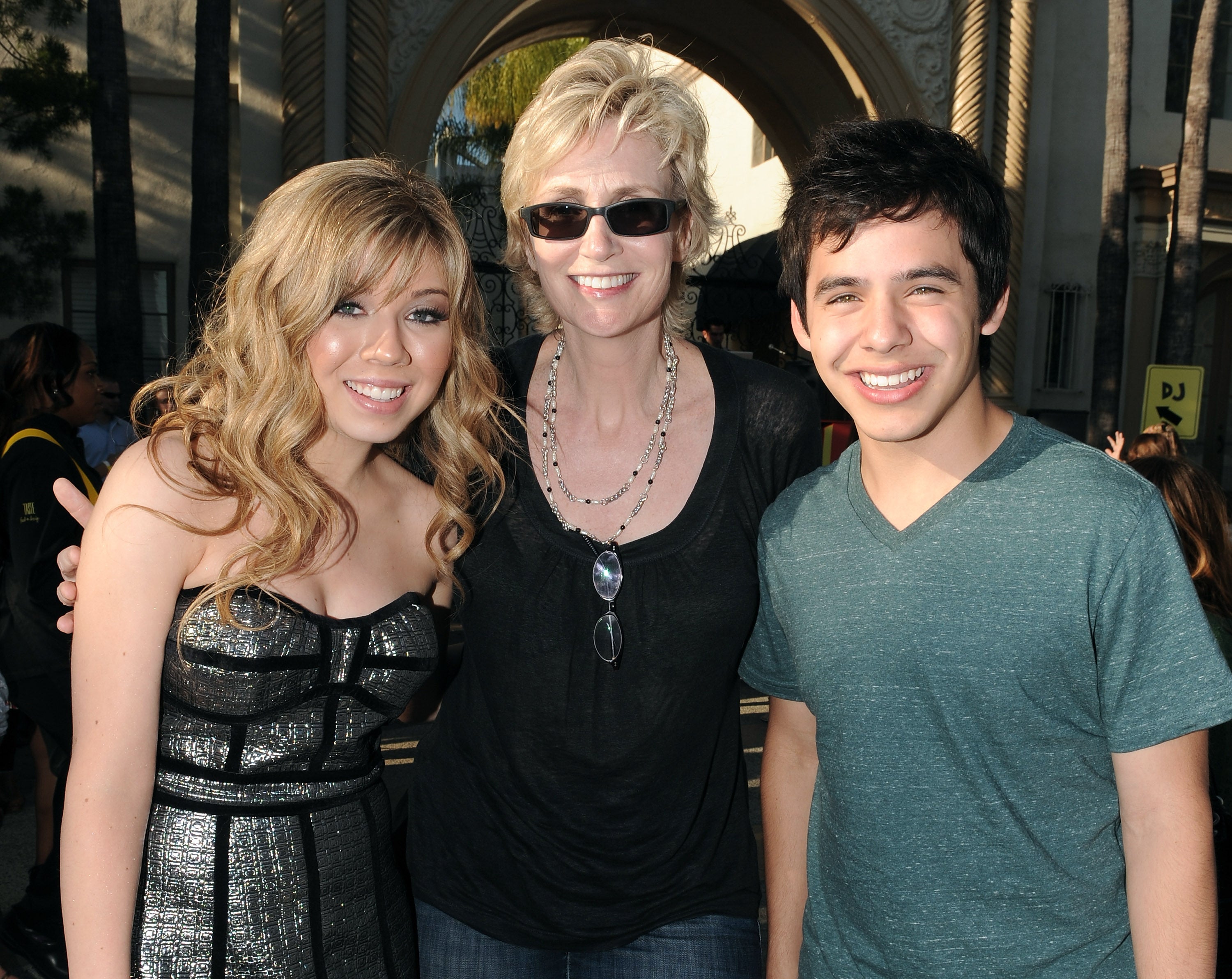 Archuletta (right) with Jennette McCurdy and Jane Lynch in 2010