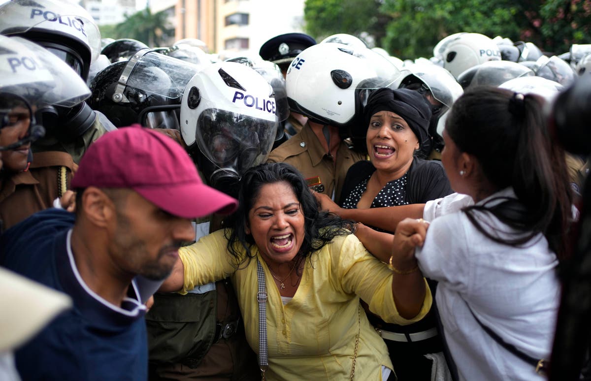 Sri Lankans rally to demand release of 2 protest leaders