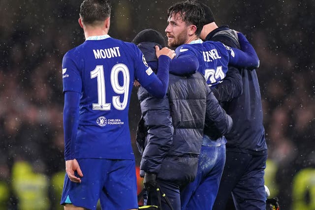 <p>Ben Chilwell limps away after the injury </p>