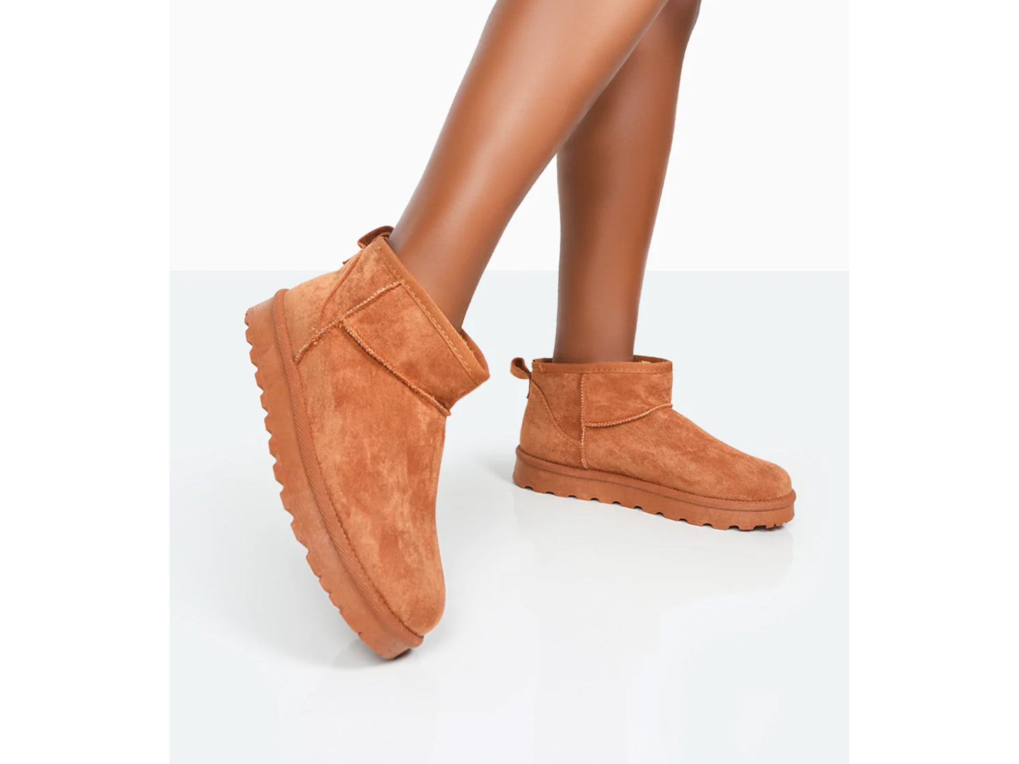 How To Style Ugg Platform Ultra Mini Boots (Plus Dupes) - The