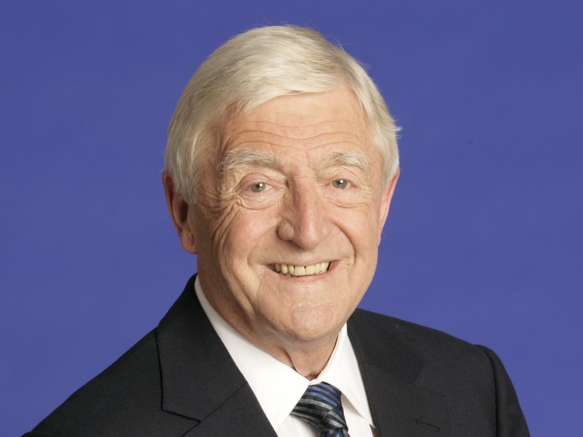 Michael Parkinson death &ndash; latest: Eddie Izzard leads tributes to &lsquo;king of the chat show&rsquo;